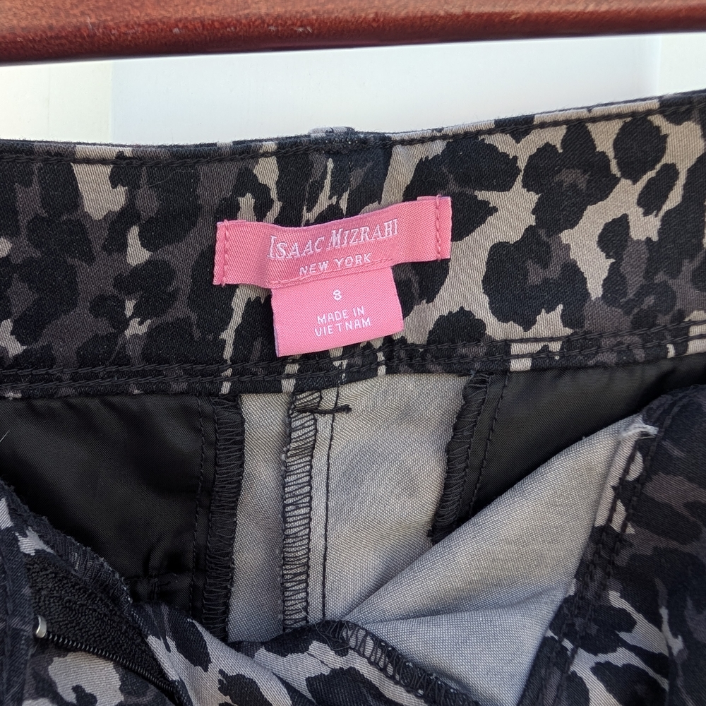 Isaac Mizrahi Women's Black and Gray Leopard Print Shorts - Picture 3 of 5